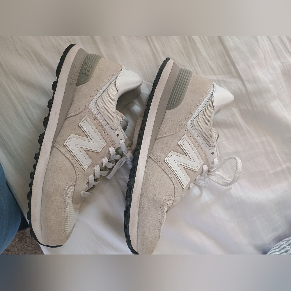 New Balance 574 Size 10 Women's Sneakers - Picture 4 of 8